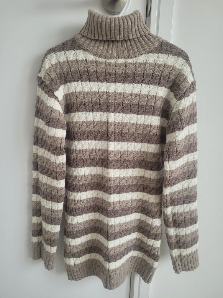 Women's turtleneck sweater XS thumbnail