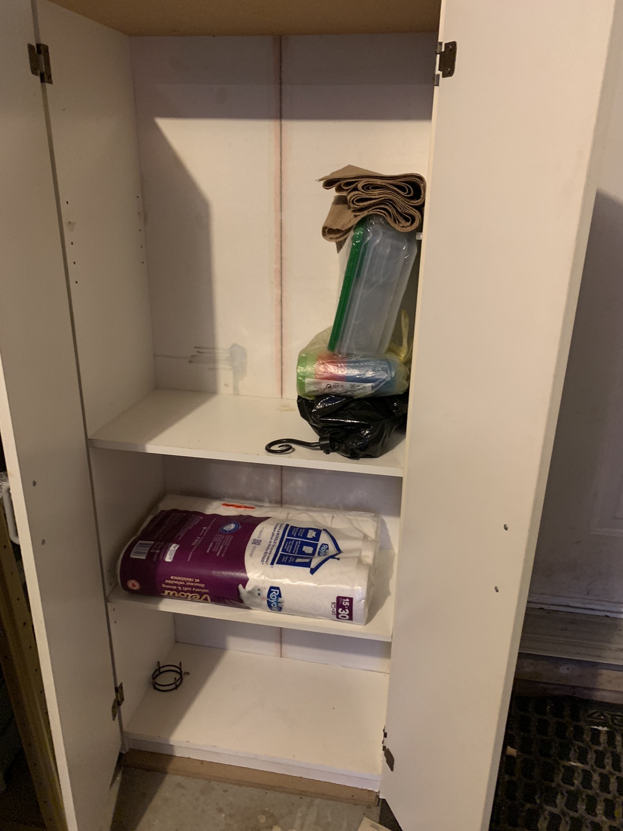 MOVING SALE!! White cupboard / grocery storage / pantry - photo 3