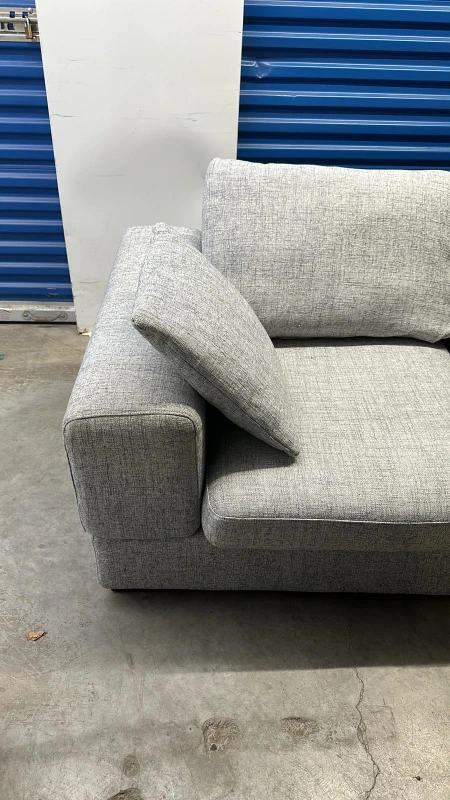 FREE DELIVERY 🚚💨 LIKE NEW MOBILIA L-SHAPED SECTIONAL SOFA thumbnail
