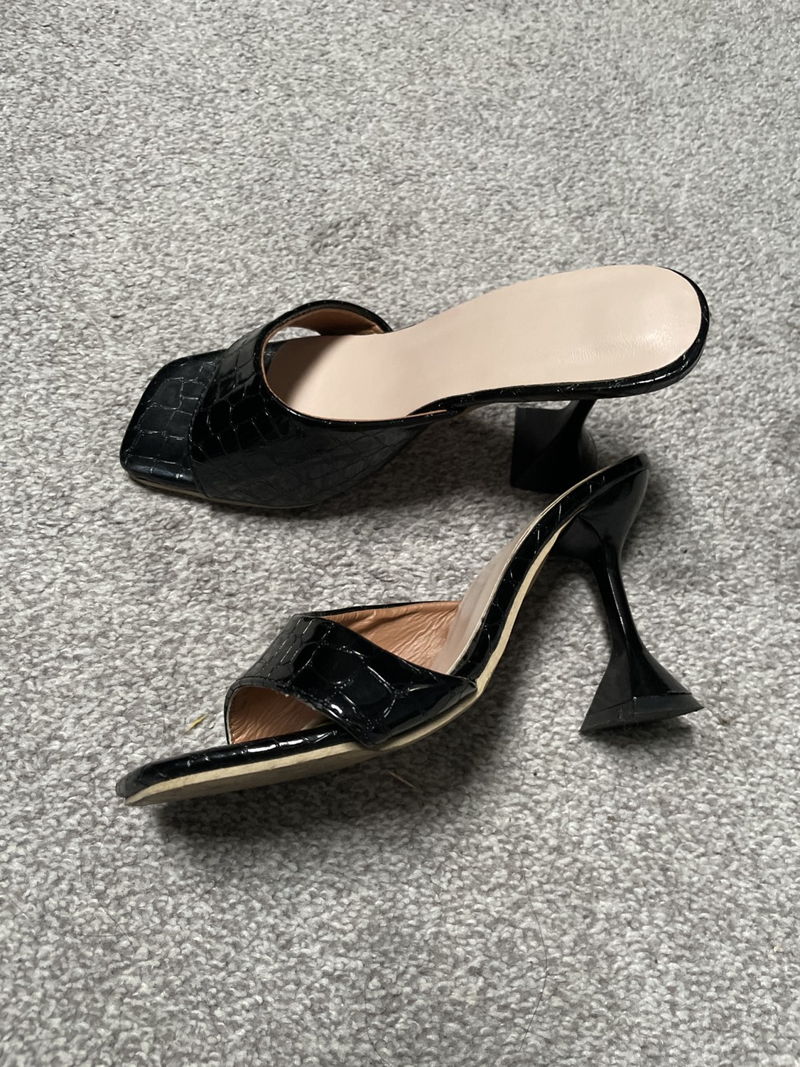 Black leopard print heels image indicator(3)