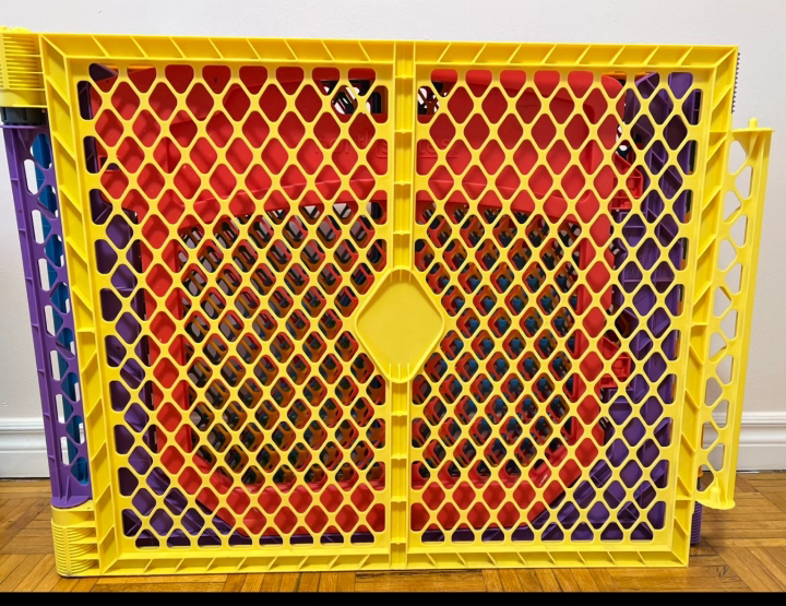 North States 6-Panel Plastic Superyard with Extra-Wide Door image indicator(3)