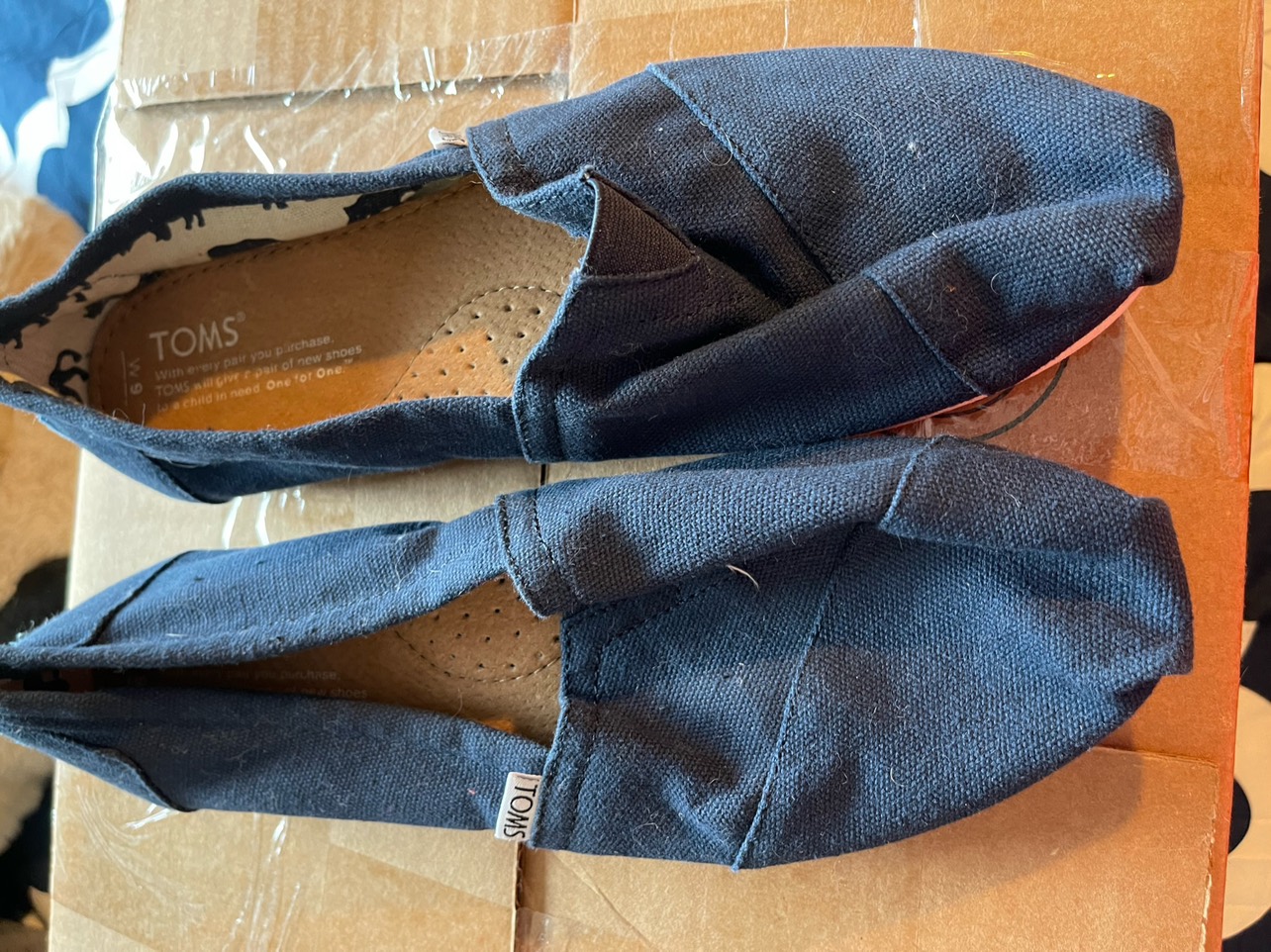TOMS size 9 -Never worn!