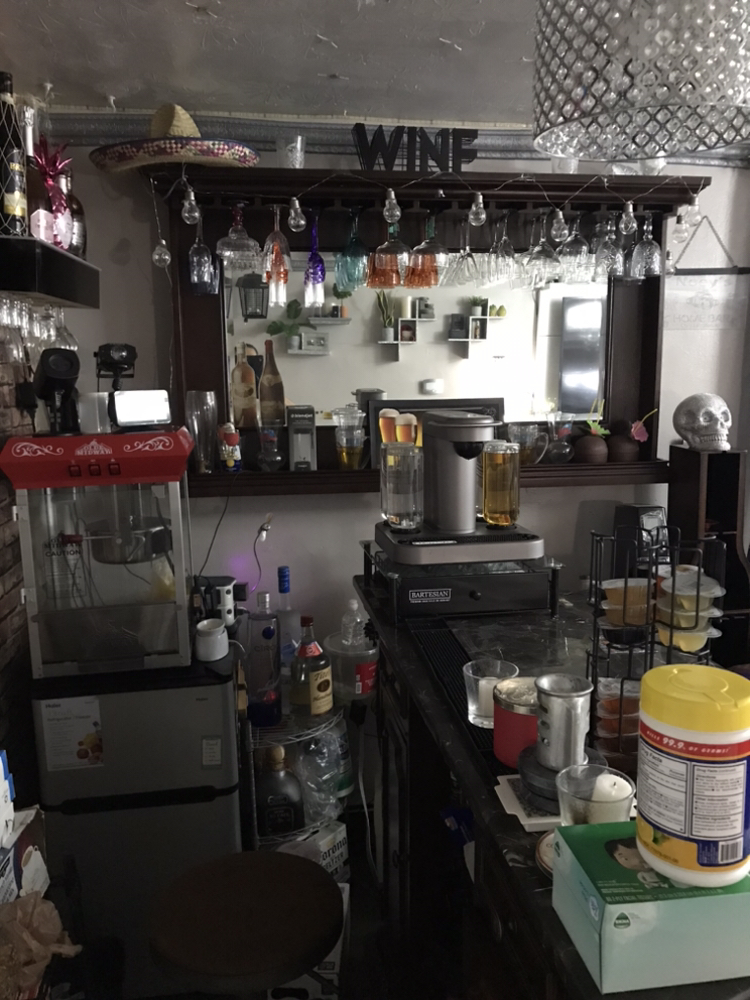 Bar table with chairs and mirror - photo 4