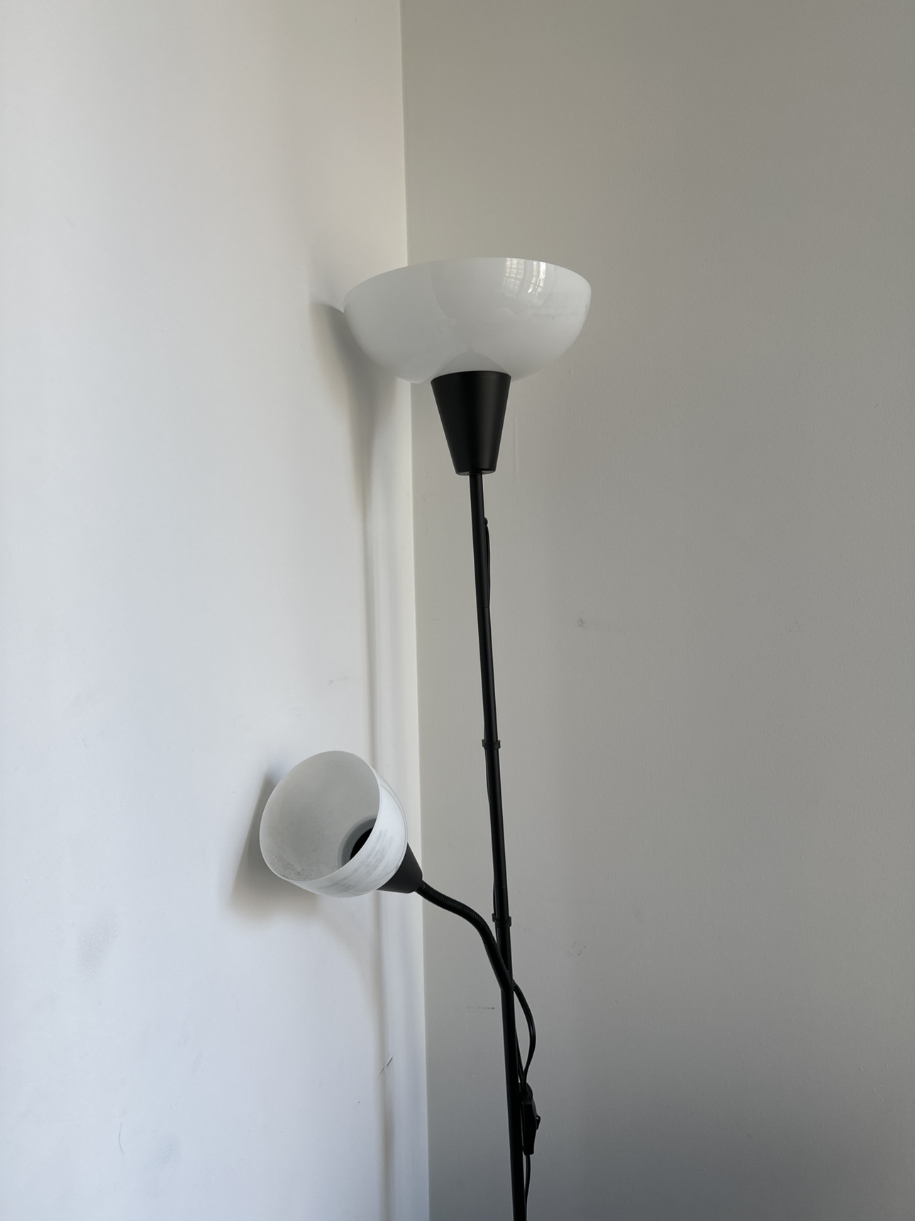 2 matching lamps + 2 bulbs - photo 4