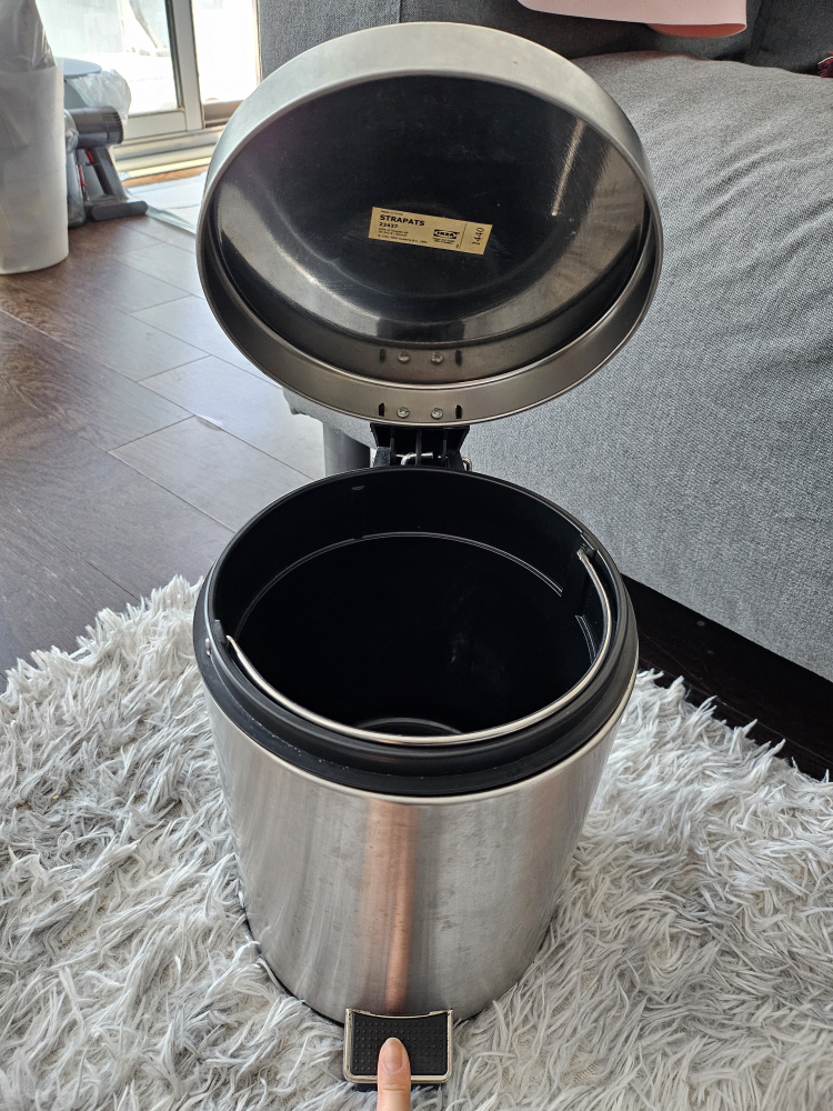 Trash can with pedal - photo 2