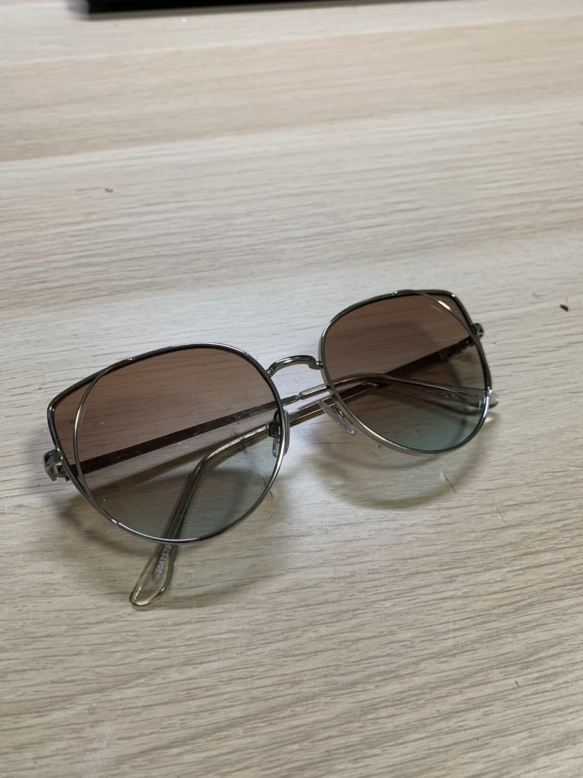 Two toned sunglasses #freecycle thumbnail