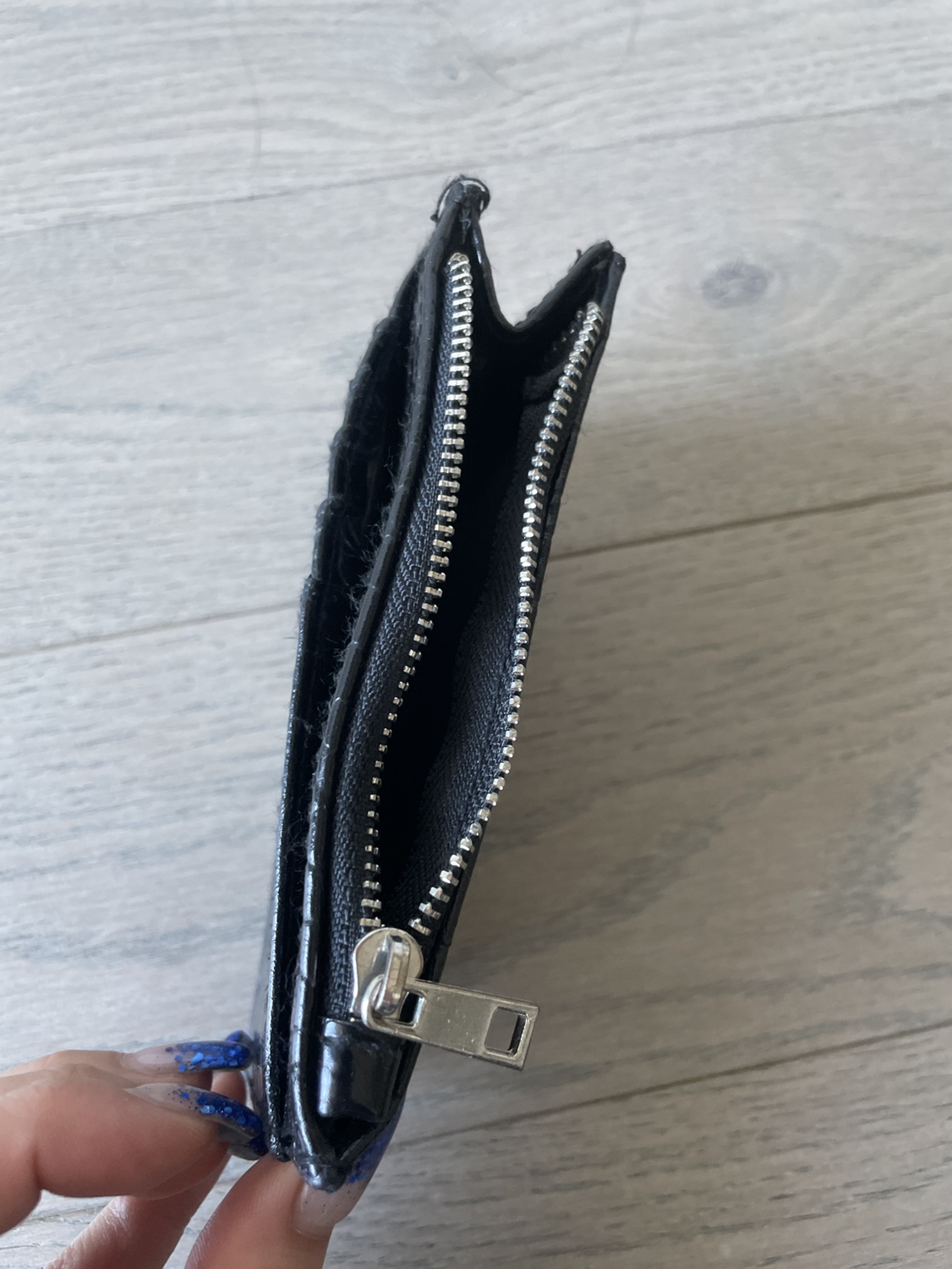 Black crocodile wallet image indicator(3)