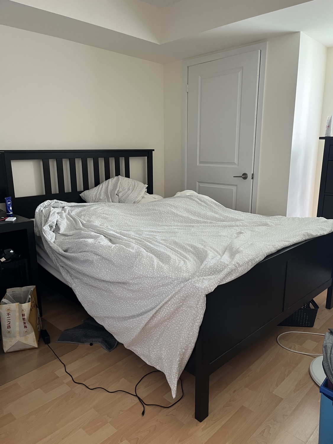 Queen bed frame - photo 2