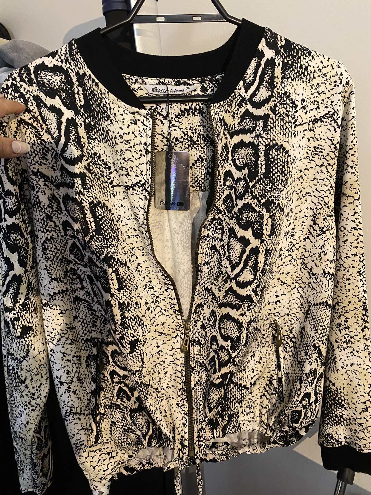 Women’s tops leopard print