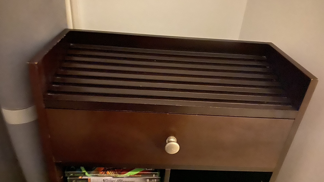 CD/VIDEO GAMES SHELVE - photo 5