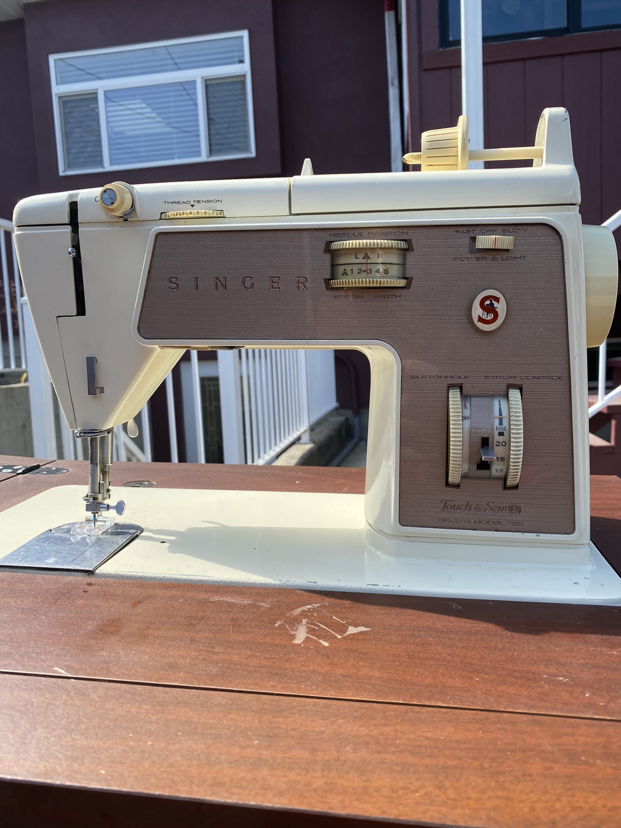 Singer Sewing Machine - photo 2
