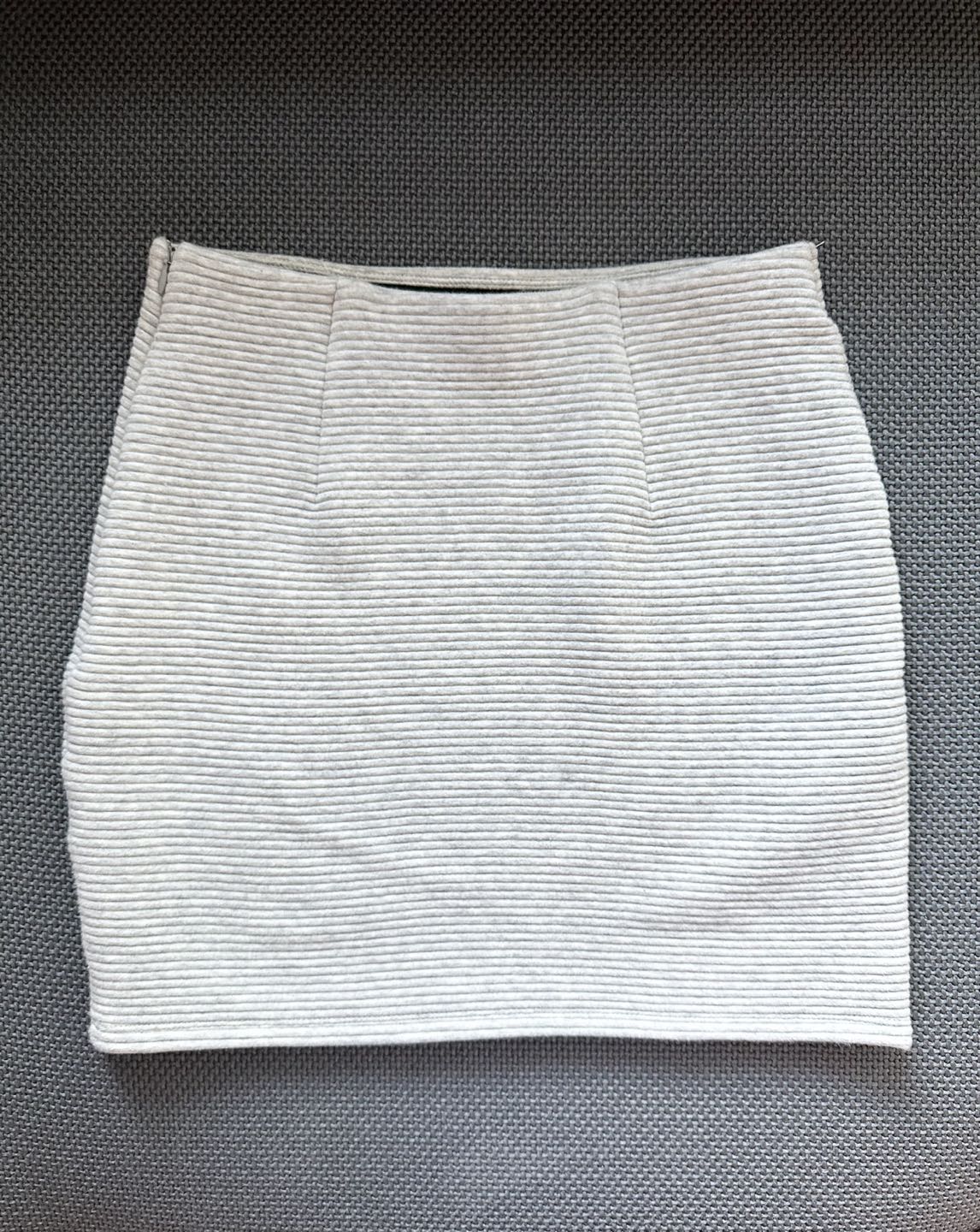 Aritzia Brand New Wilfred Pencil Skirt - photo 2