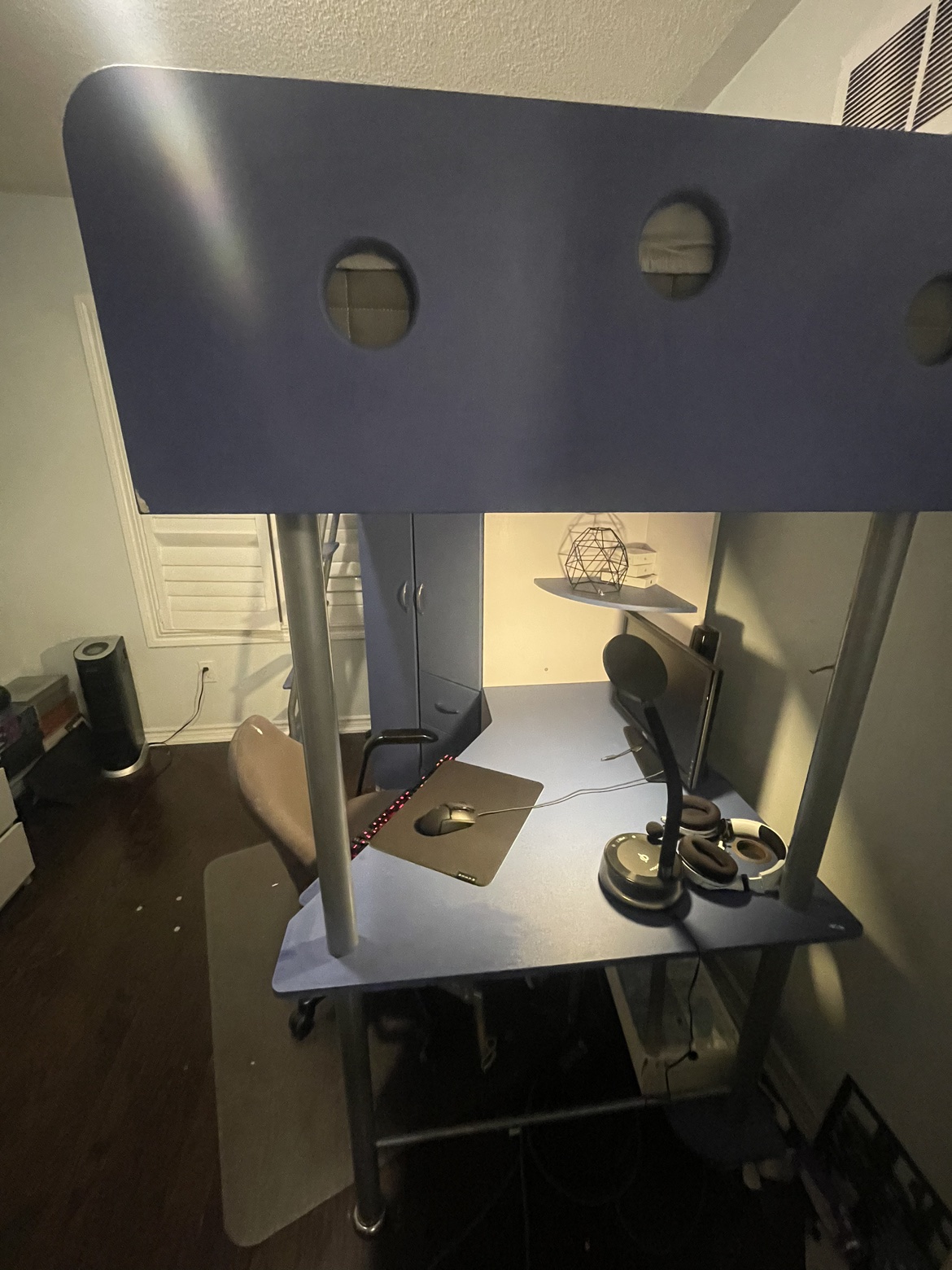 Single/twin loft bed with desk - photo 2