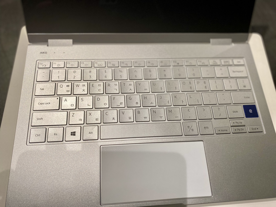 Samsung Galaxy Book Flex Ultra-Slim Laptop image indicator(9)