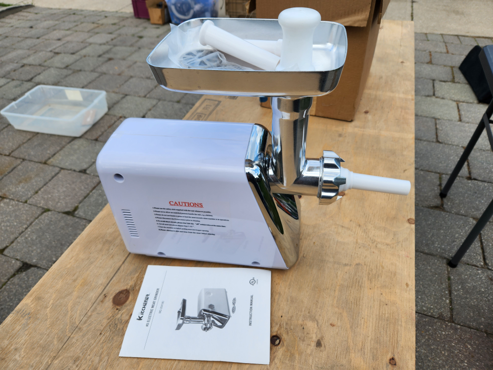 ELECTRIC MEAT GRINDER / SAUSAGE MAKER