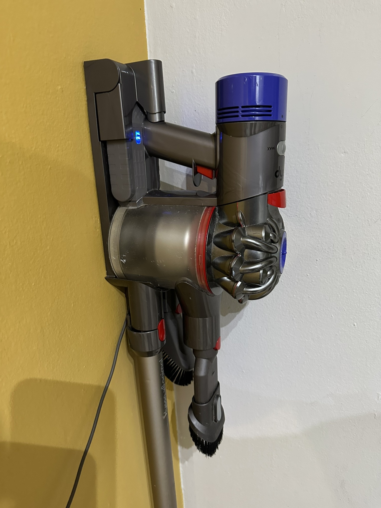 dyson v8 vacuum