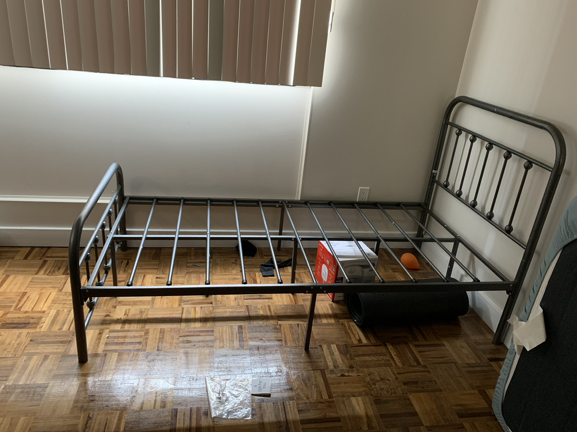 Metal Bed - Twin w/wo mattress - move out sale image indicator(3)