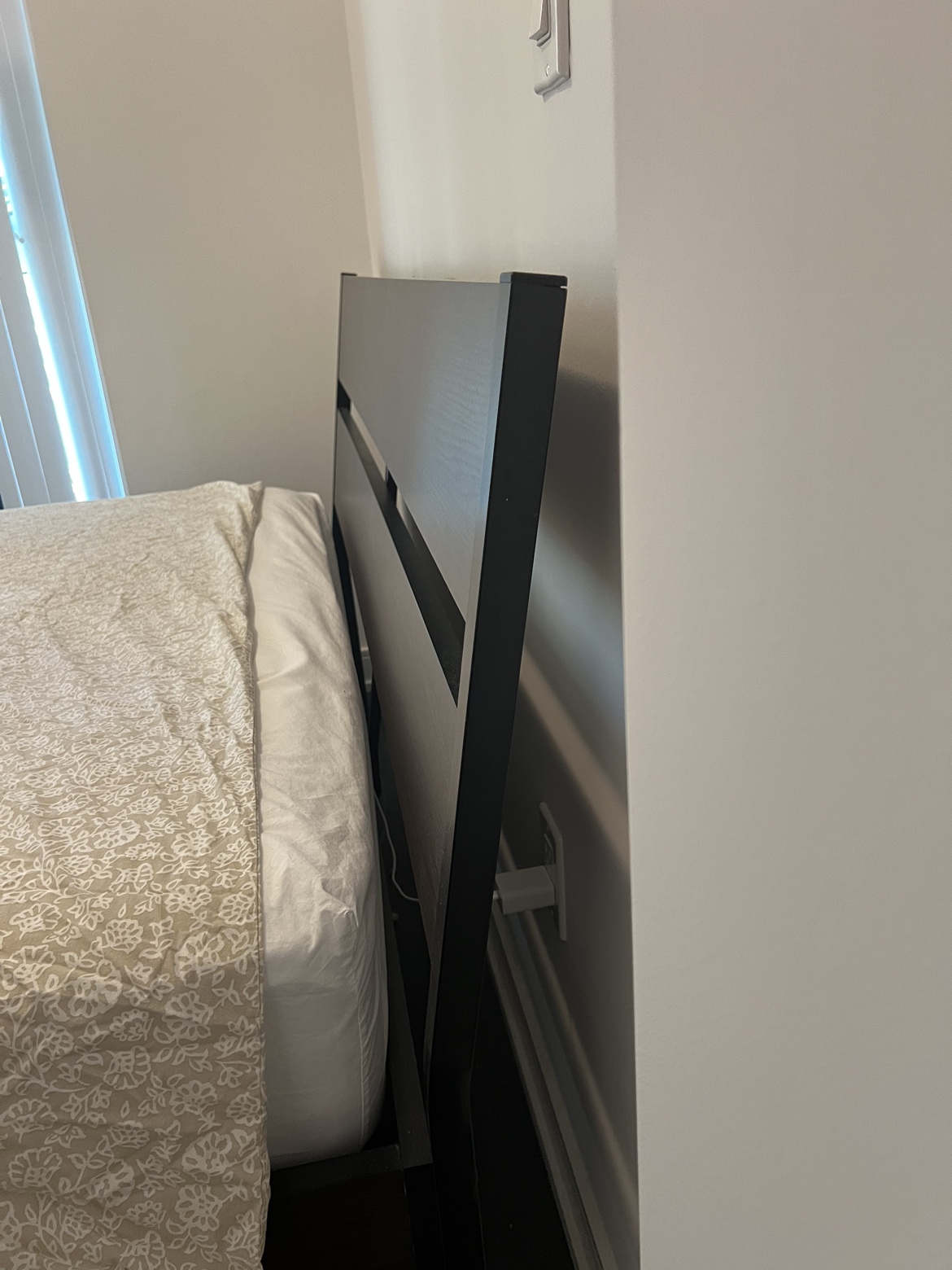 [Moving out] IKEA Trysil bed frame - Queen size image indicator(6)