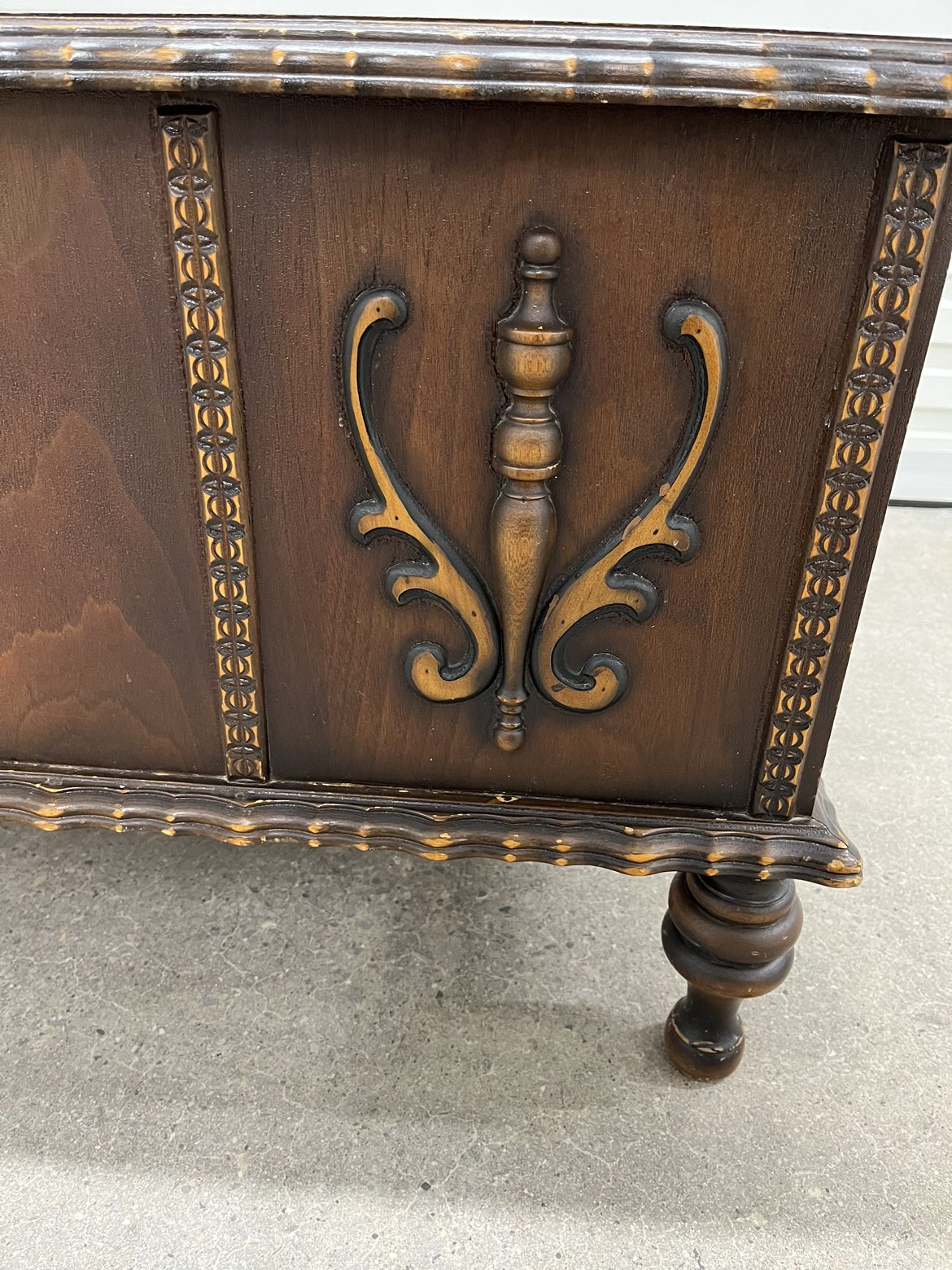 Antique wood blanket box/hope chest - photo 5
