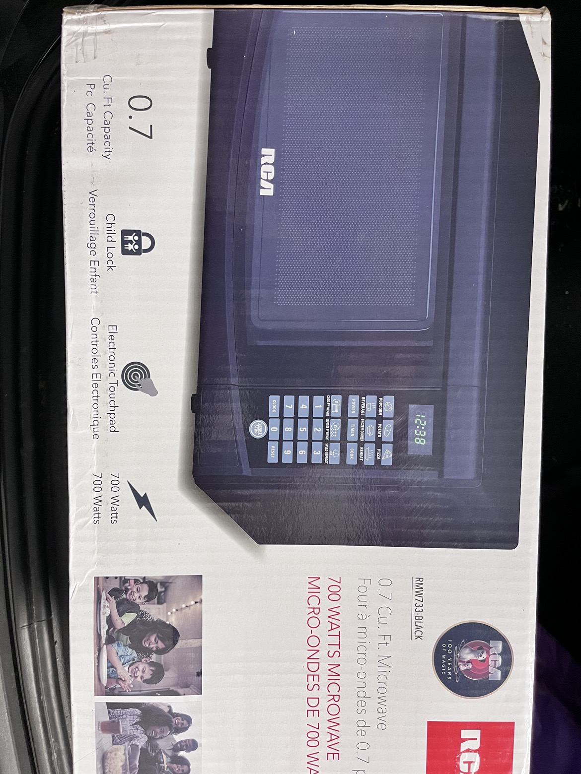 RCA 700 WATTS Microwave