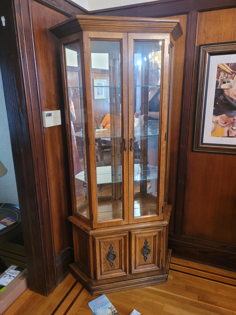 curio cabinet - photo 2