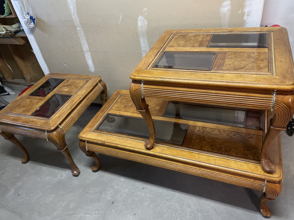 Matching coffee table with 2 side tables