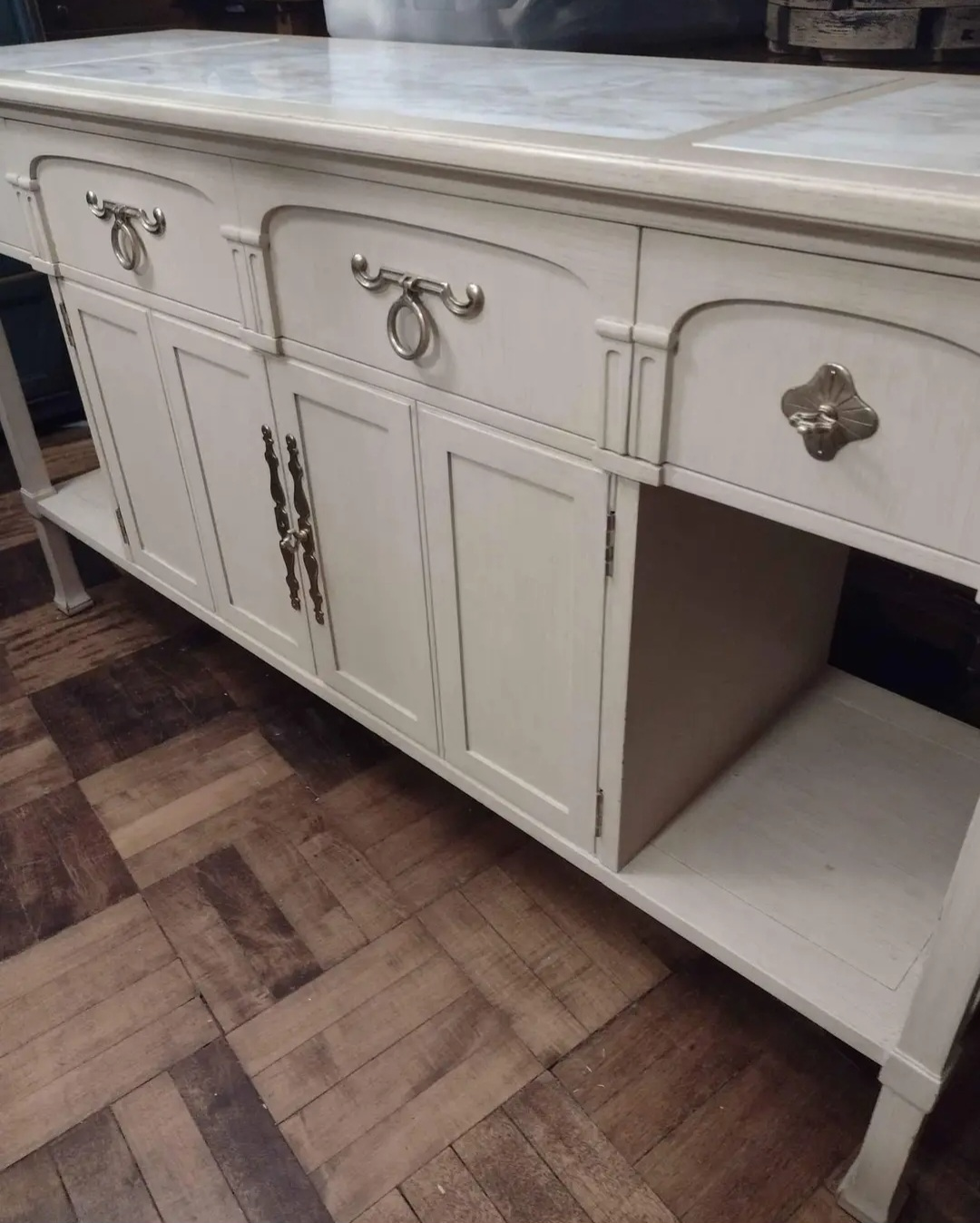 ANTIQUE BUFFET/CREDENZA thumbnail