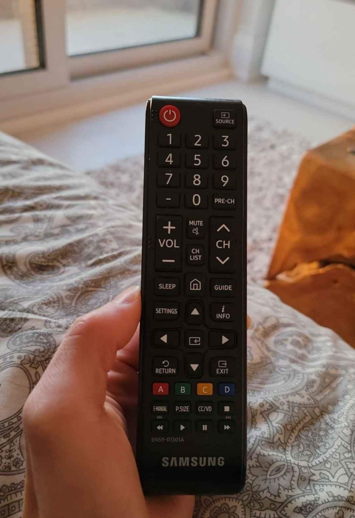 Samsung 4k - 65"  Soundbar + amovible Wall mount image indicator(7)