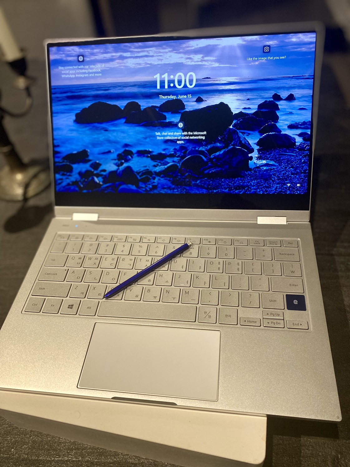 Samsung Galaxy Book Flex Ultra-Slim Laptop image indicator(5)