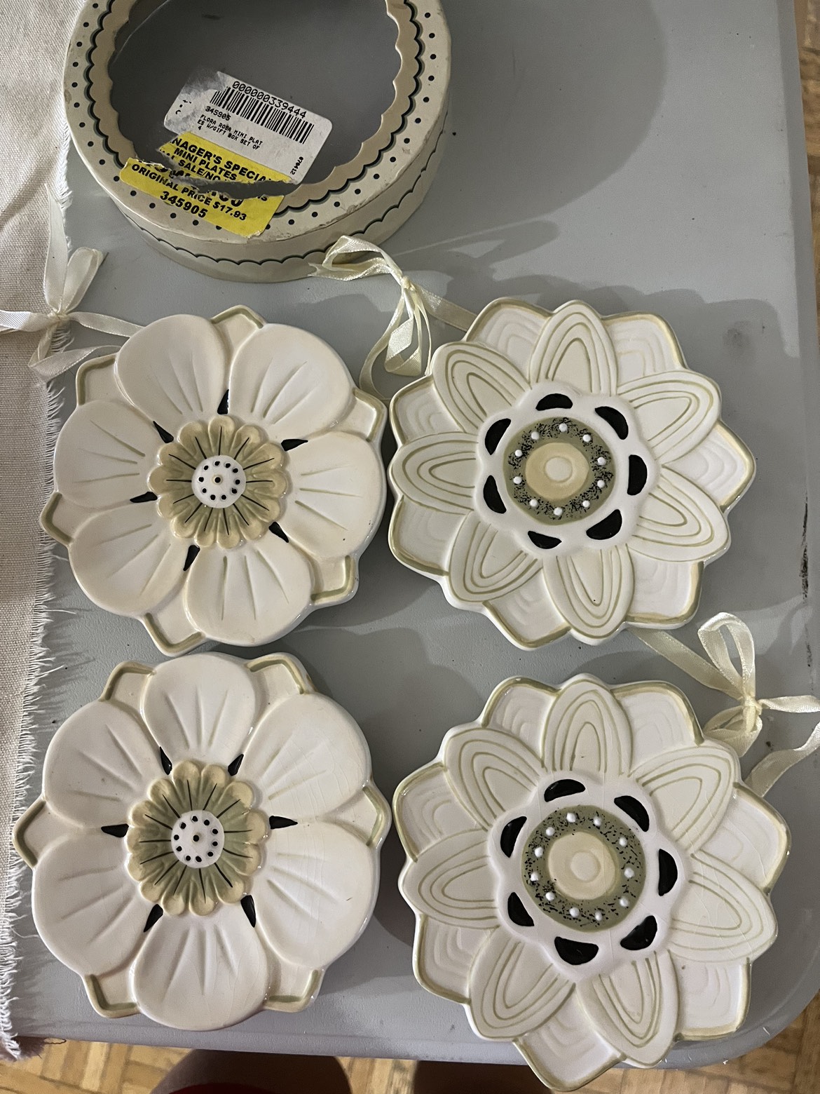 (4pc) mini flower plate set