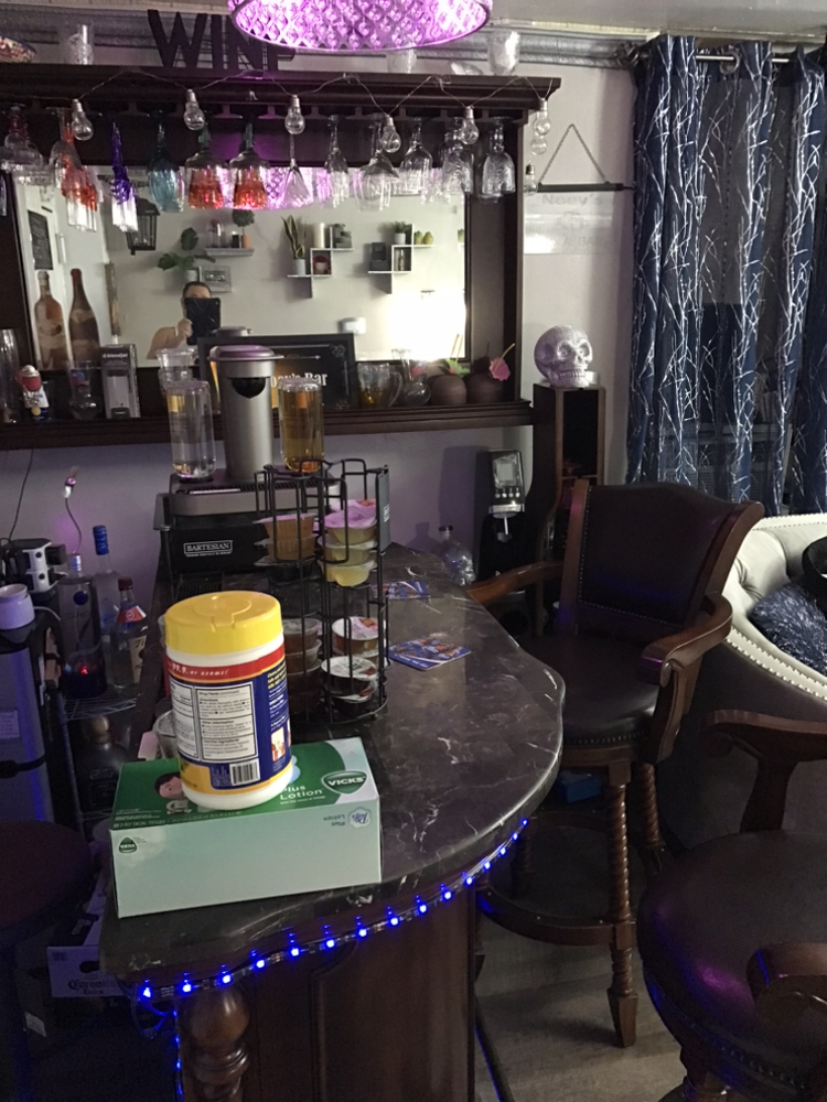 Bar table with chairs and mirror - photo 2