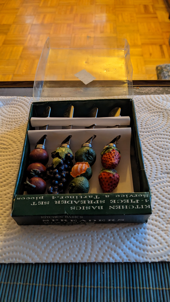 Vintage Set of Spreaders hi image indicator(5)