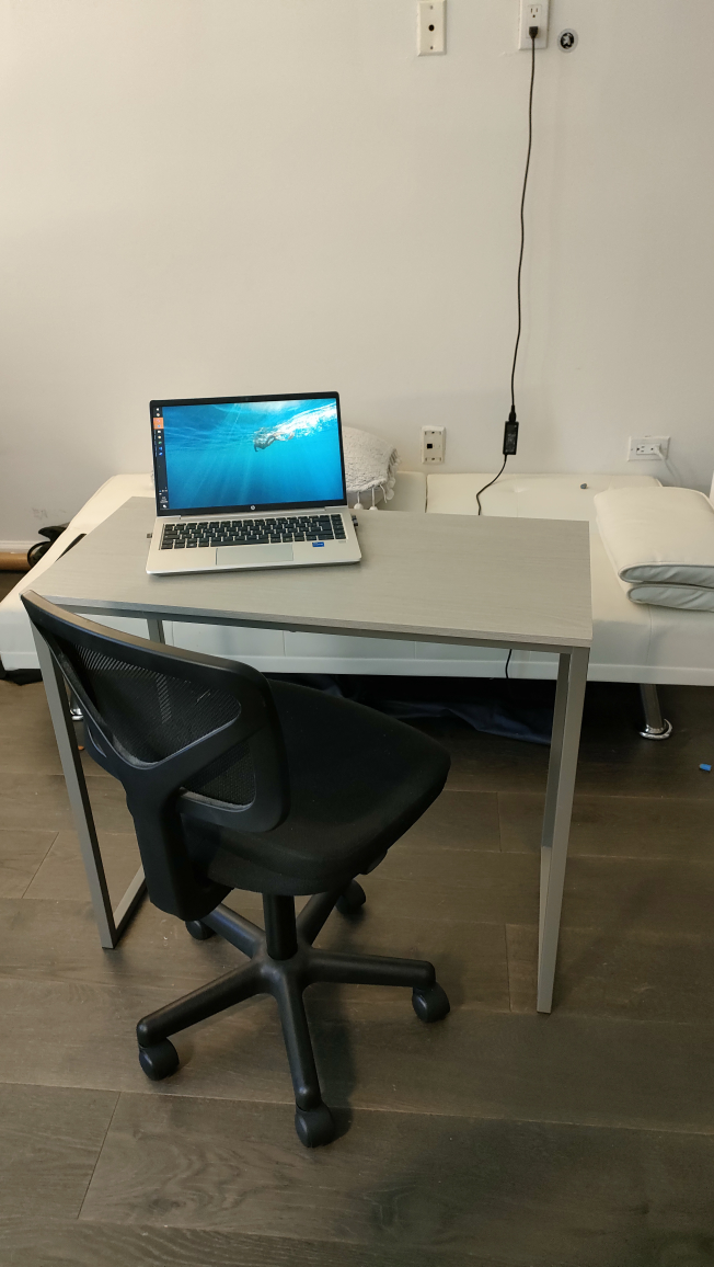 Desk - photo 2