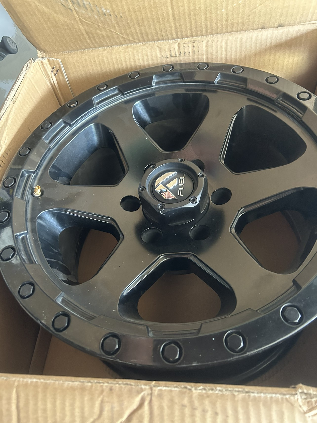 17” Fuel Ripper Rims - photo 4