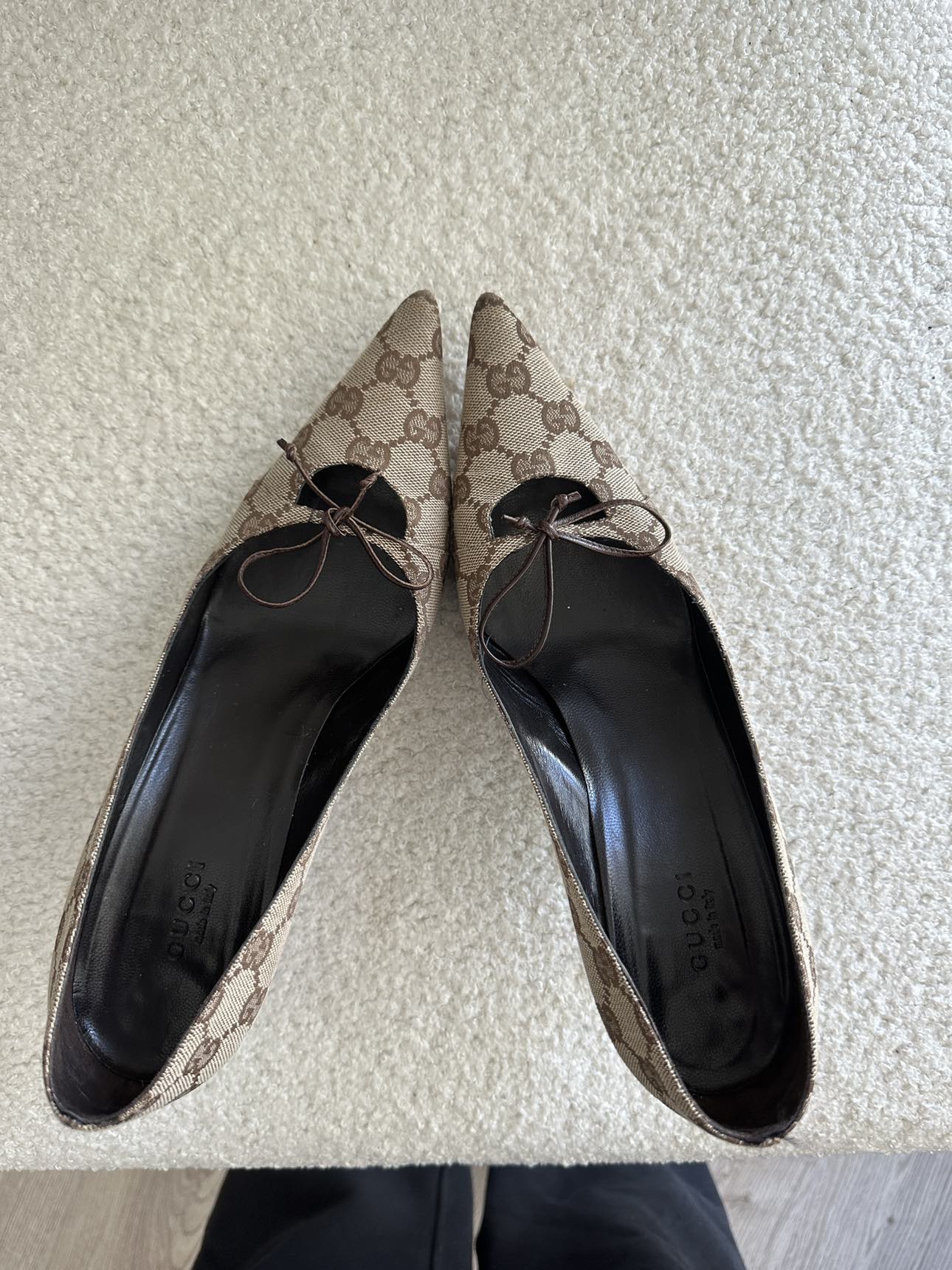 Vintage Gucci Monogram Pumps with Bow - photo 3