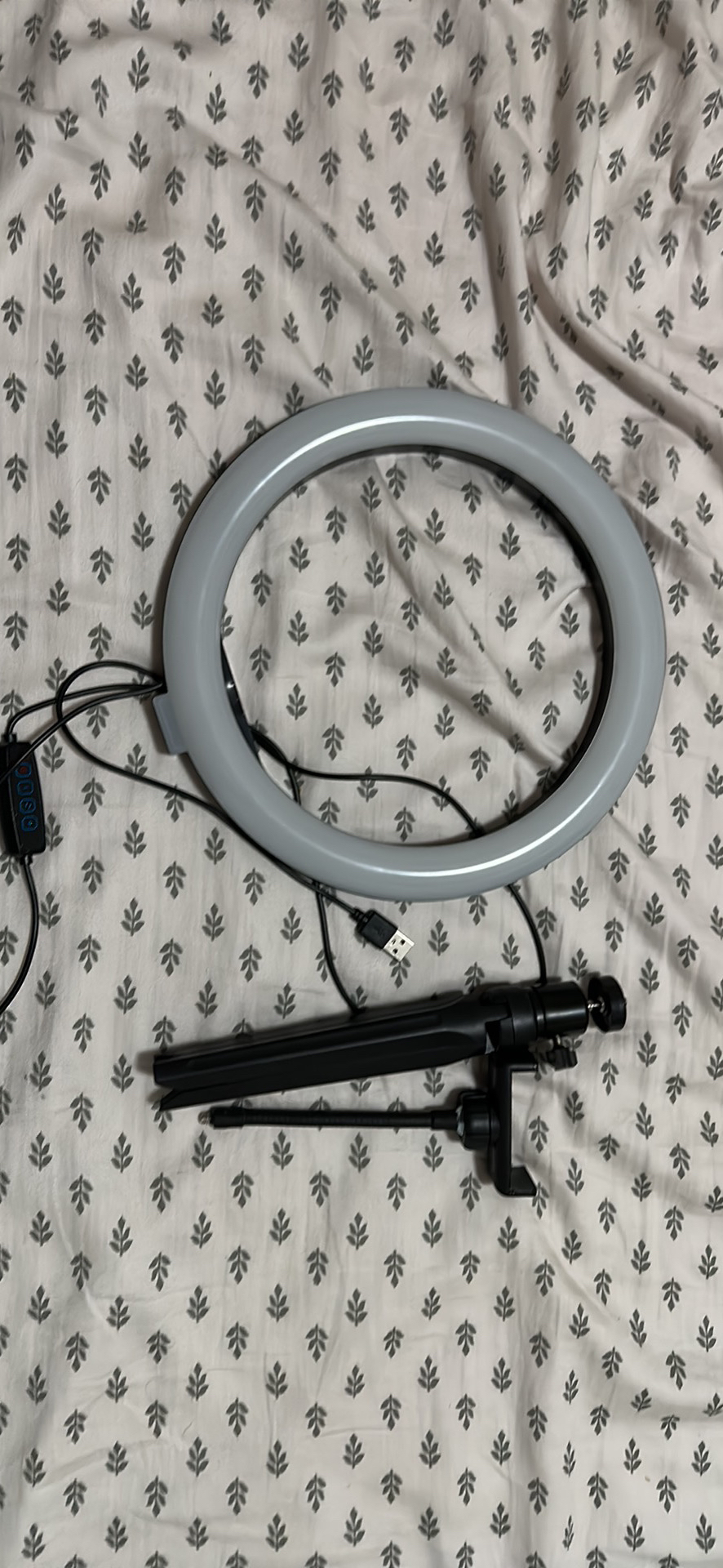 Selfie light with tripod and mobile holder