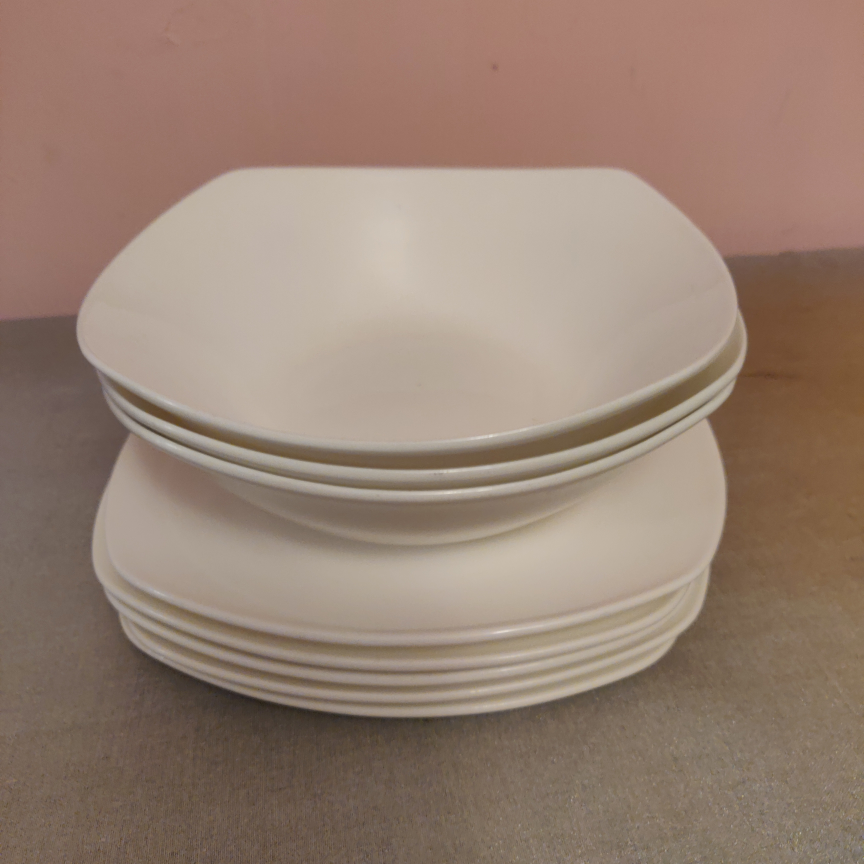Bone China Dinnerware 3 Bowls & 5 Plates thumbnail