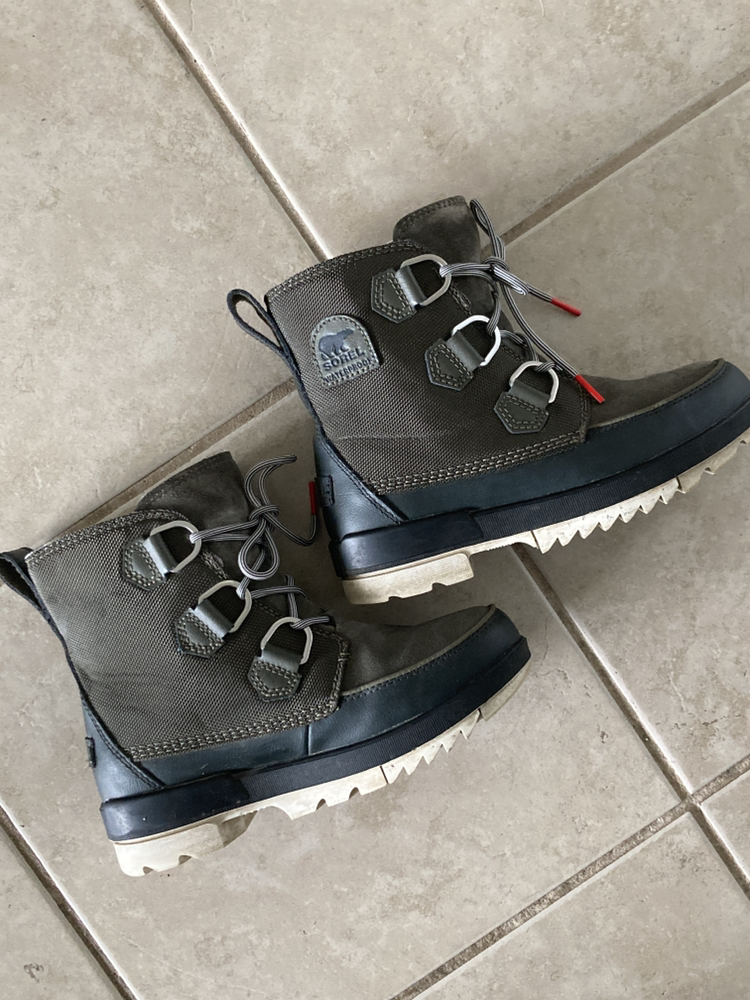 SOREL Women’s waterproof winter boots 6.5 image indicator(4)