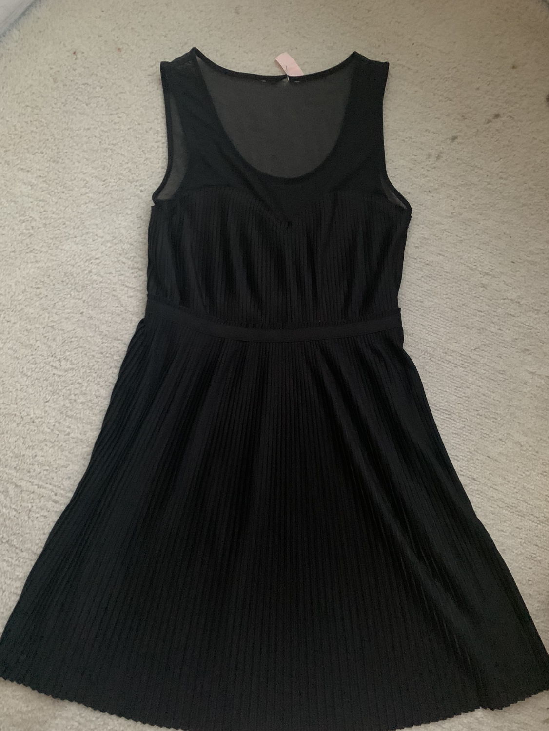 Pleated dress with elastic waist thumbnail