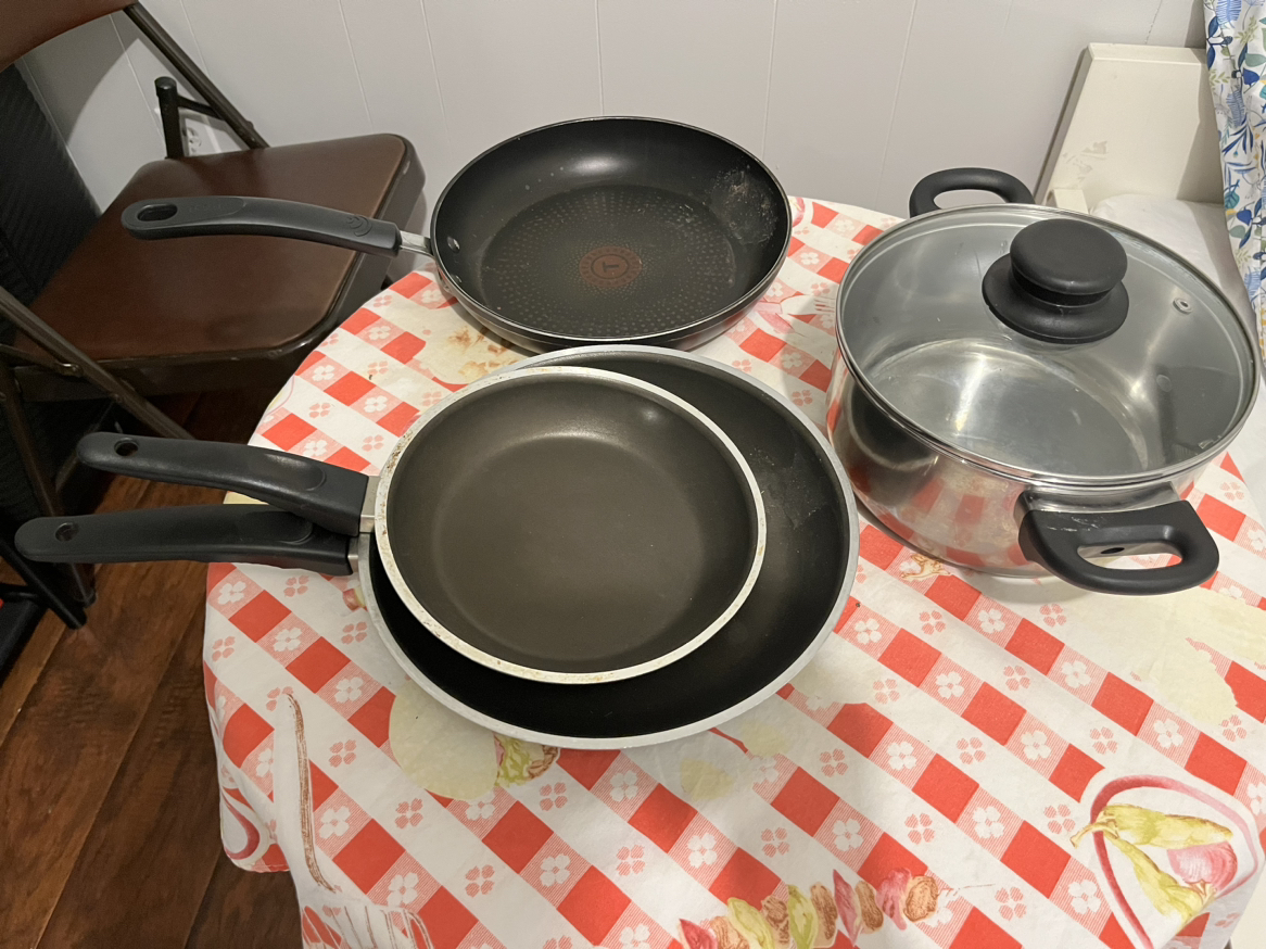 Pans, pots and trays for sale! - photo 3