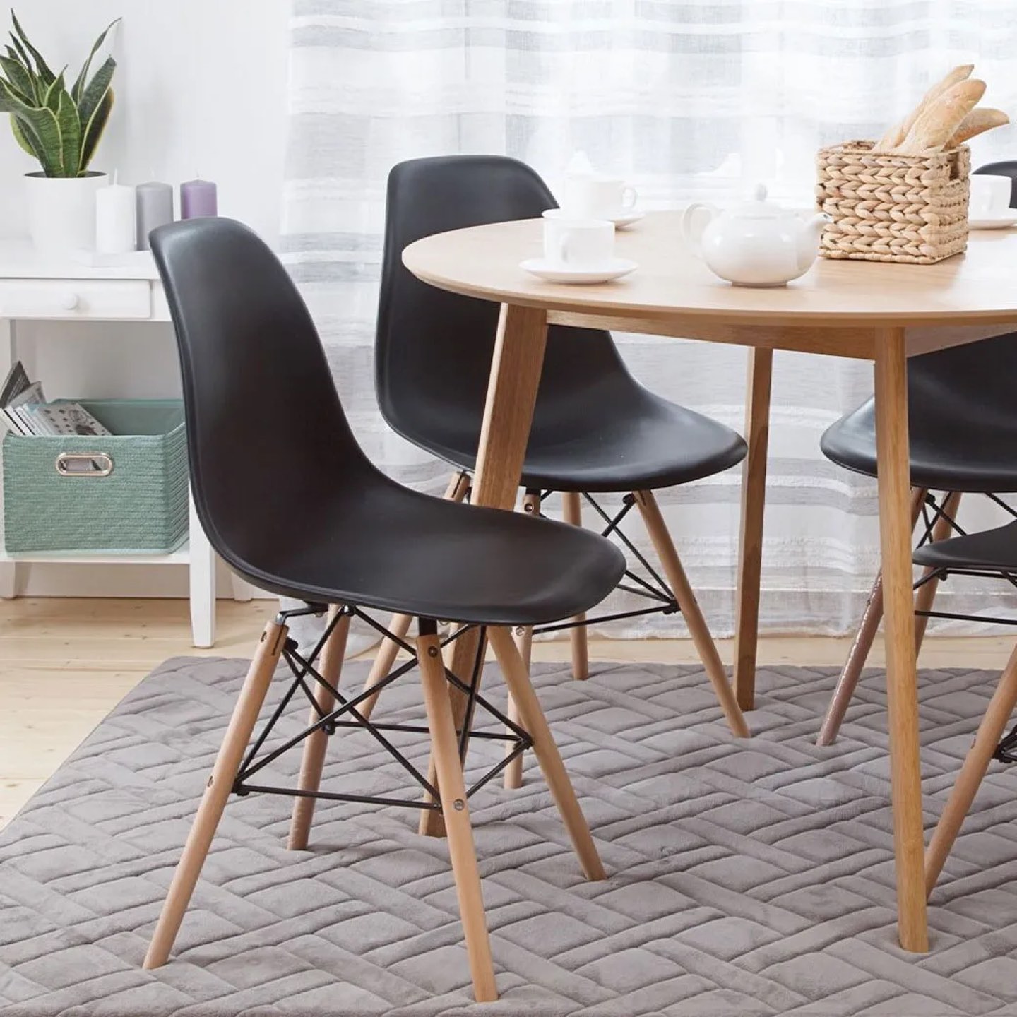 black chairs - photo 2