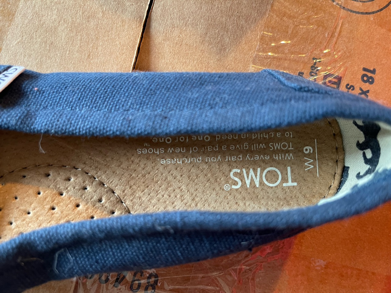 TOMS size 9 -Never worn! - photo 3