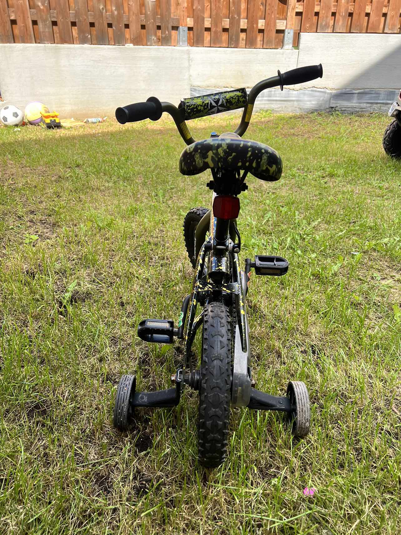 Bike with training wheels, 16-in - photo 4