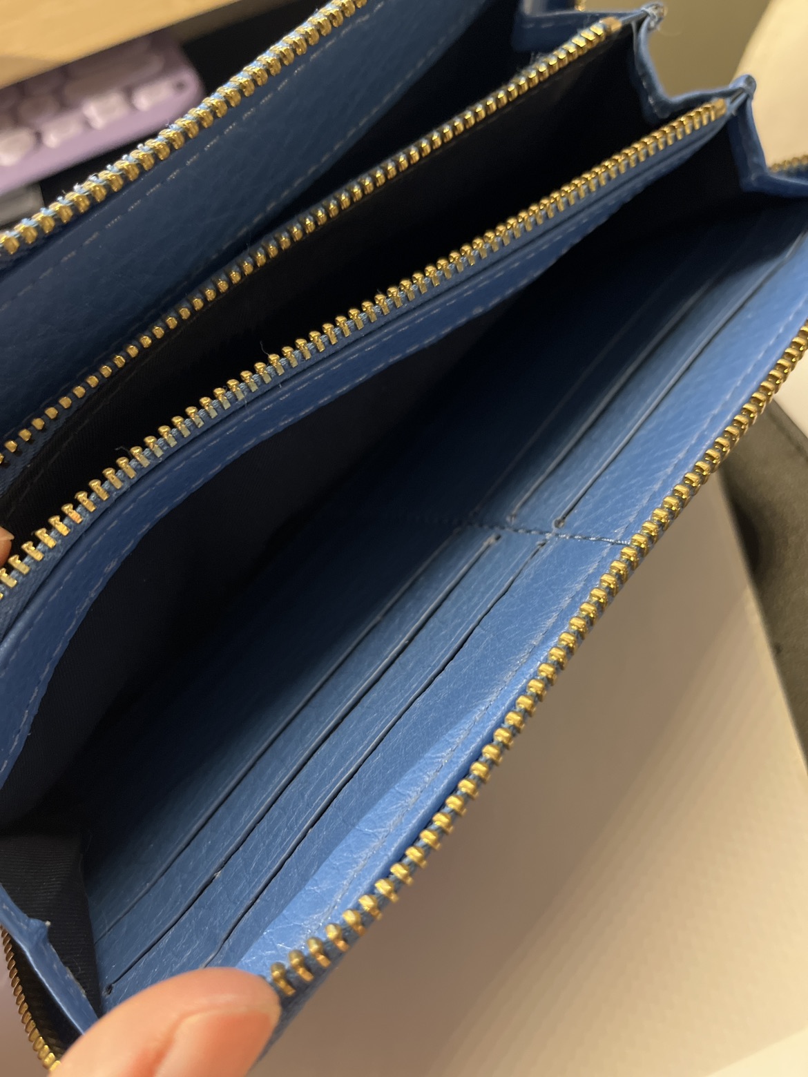 Blue wallet image indicator(5)