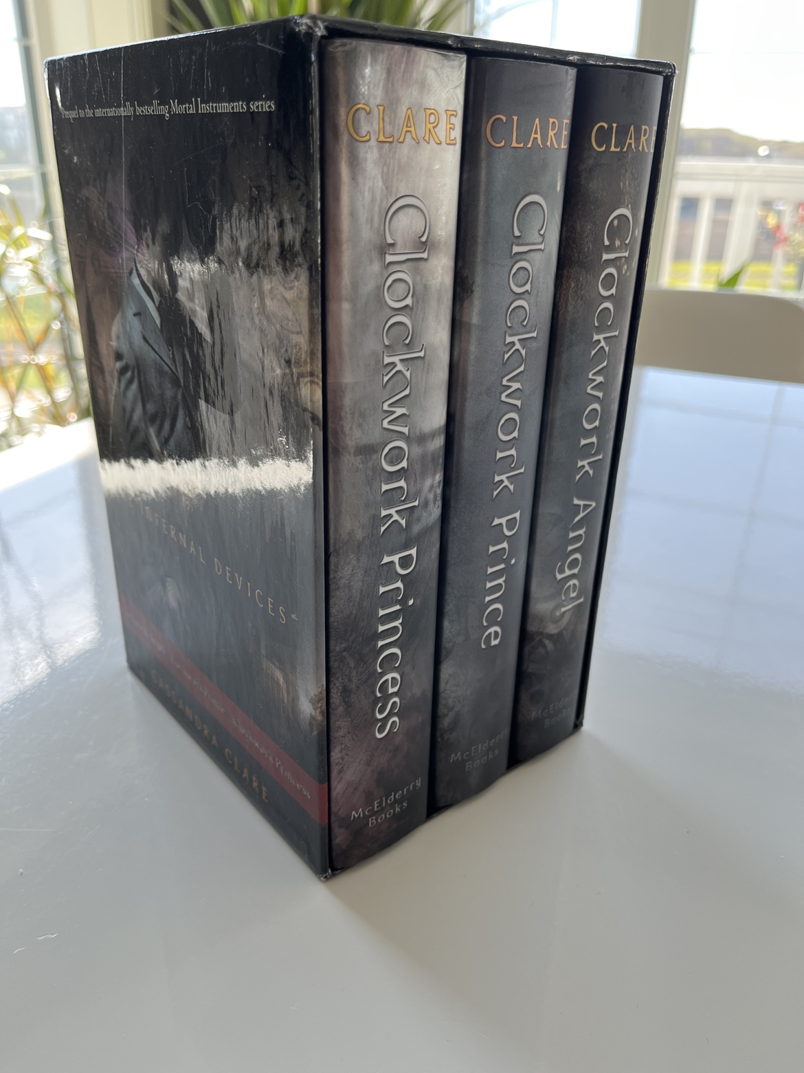 Bookset - Infernal devices #freecycle thumbnail