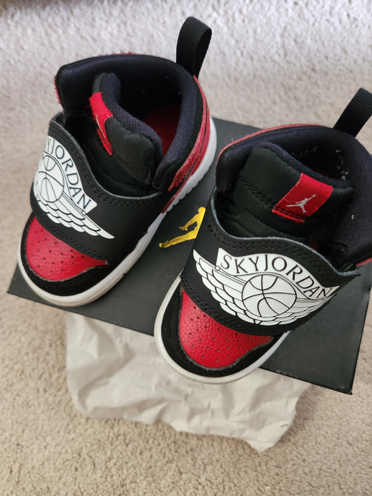 kids sneakers thumbnail