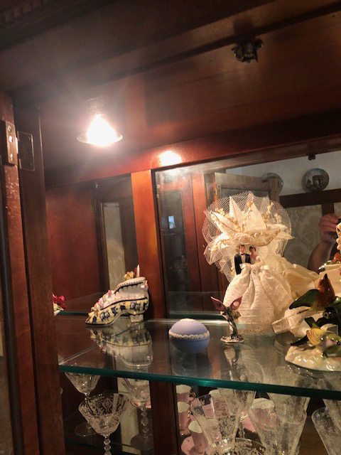 Dining room hutch - photo 3