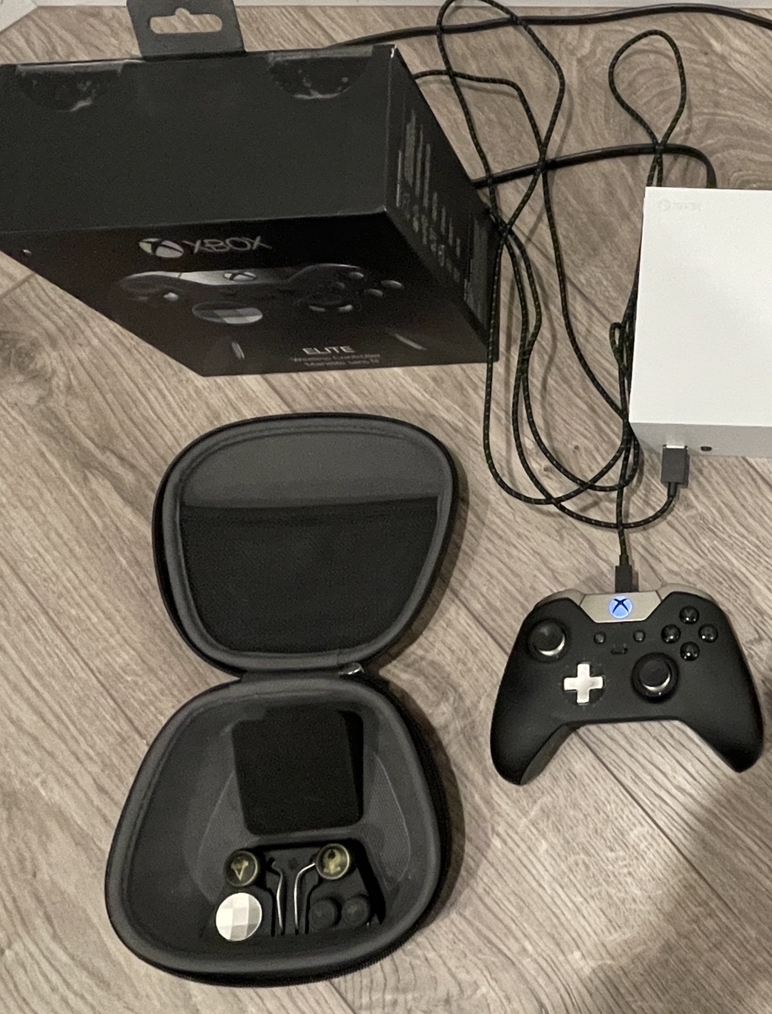 XBOX ONE ELITE CONTROLLER WITH ORIGINAL PACKAGING - photo 4