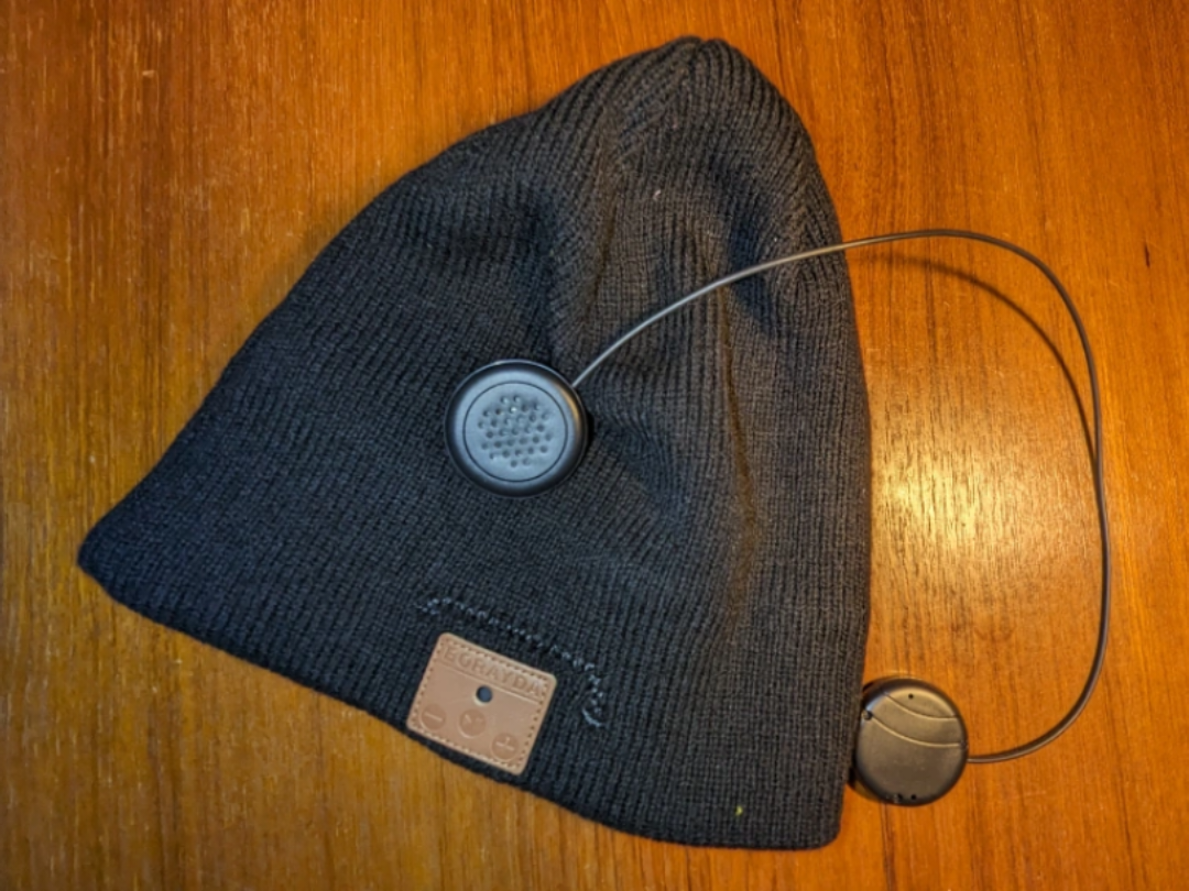 🦃 Bluetooth beanie