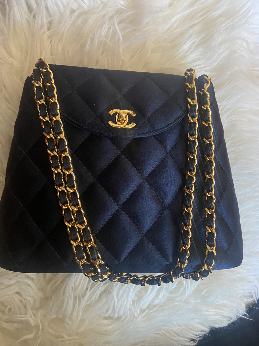 CHANEL vintage satin quilted evening bag Authentic image indicator(3)